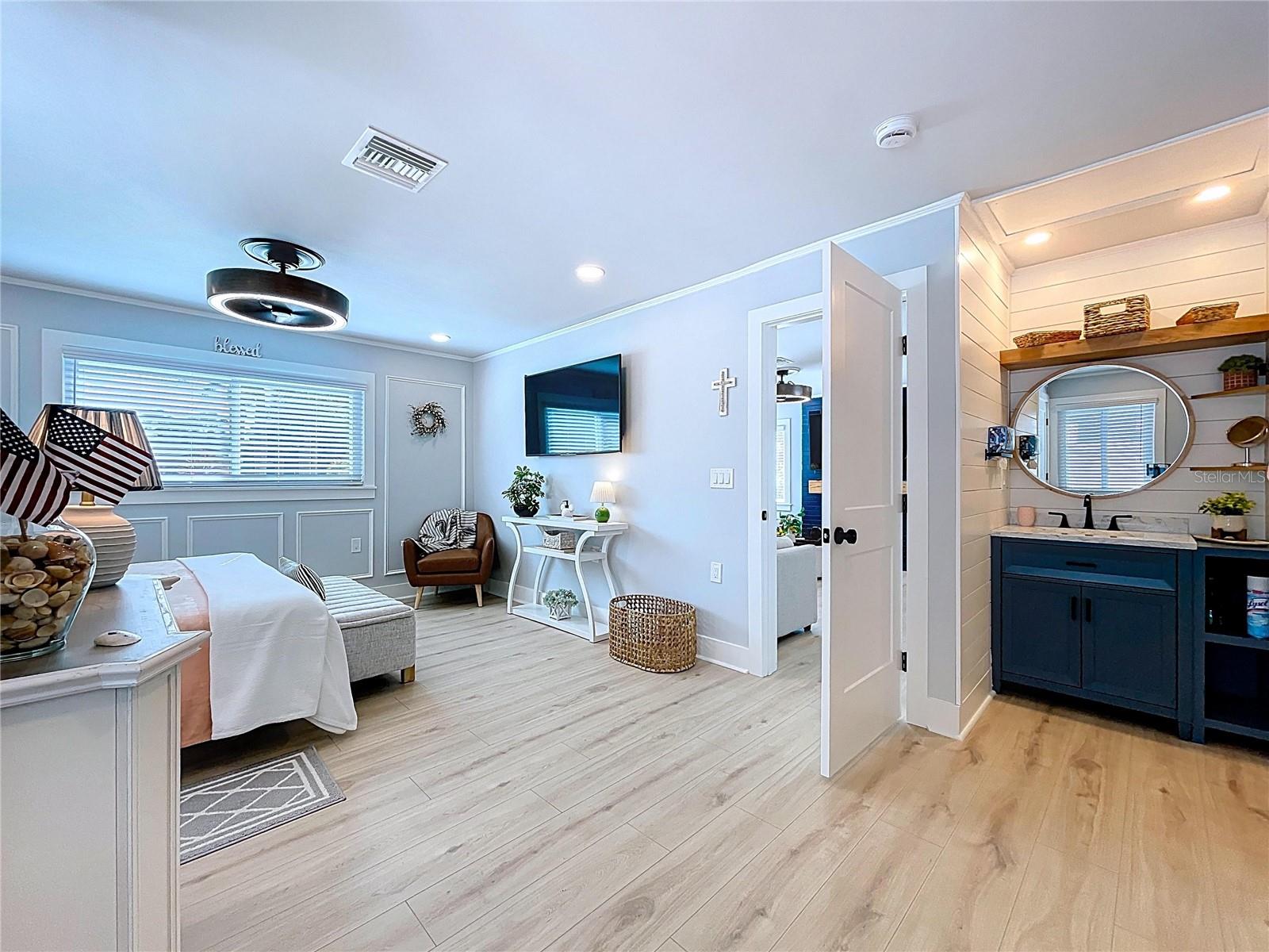 Listing photo id 18 for 220 40th Avenue