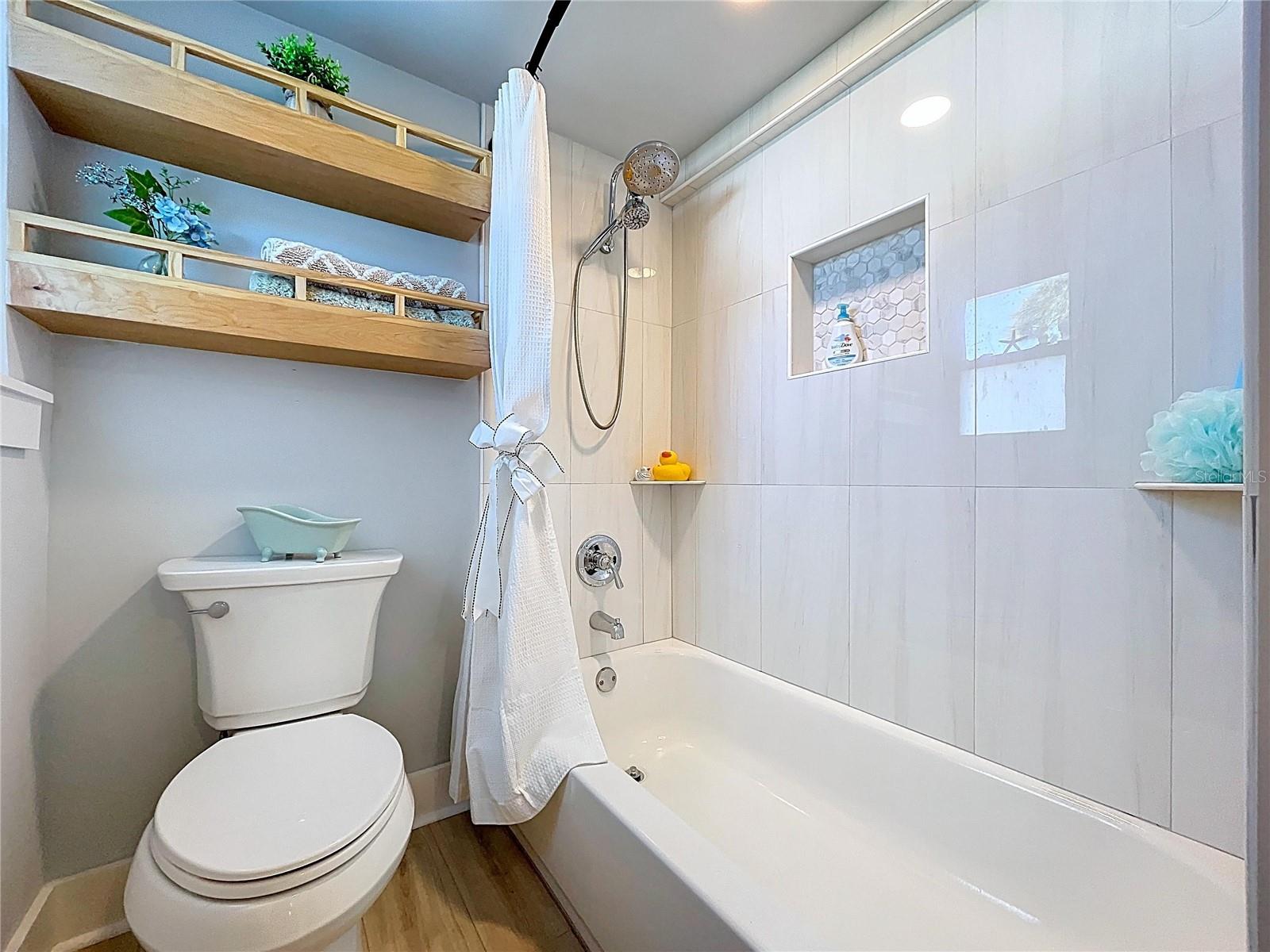 Listing photo id 32 for 220 40th Avenue