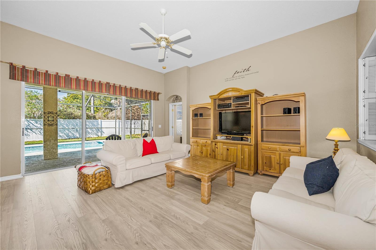 Listing photo id 8 for 2225 Longmore Circle