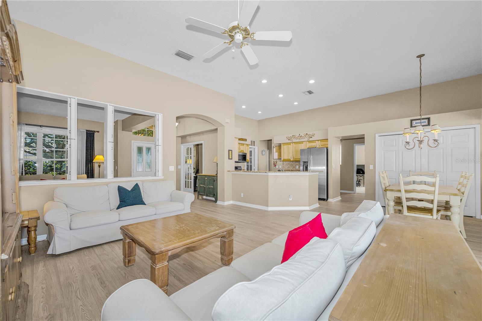 Listing photo id 10 for 2225 Longmore Circle