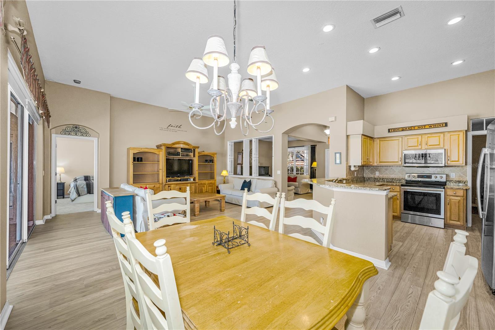 Listing photo id 16 for 2225 Longmore Circle