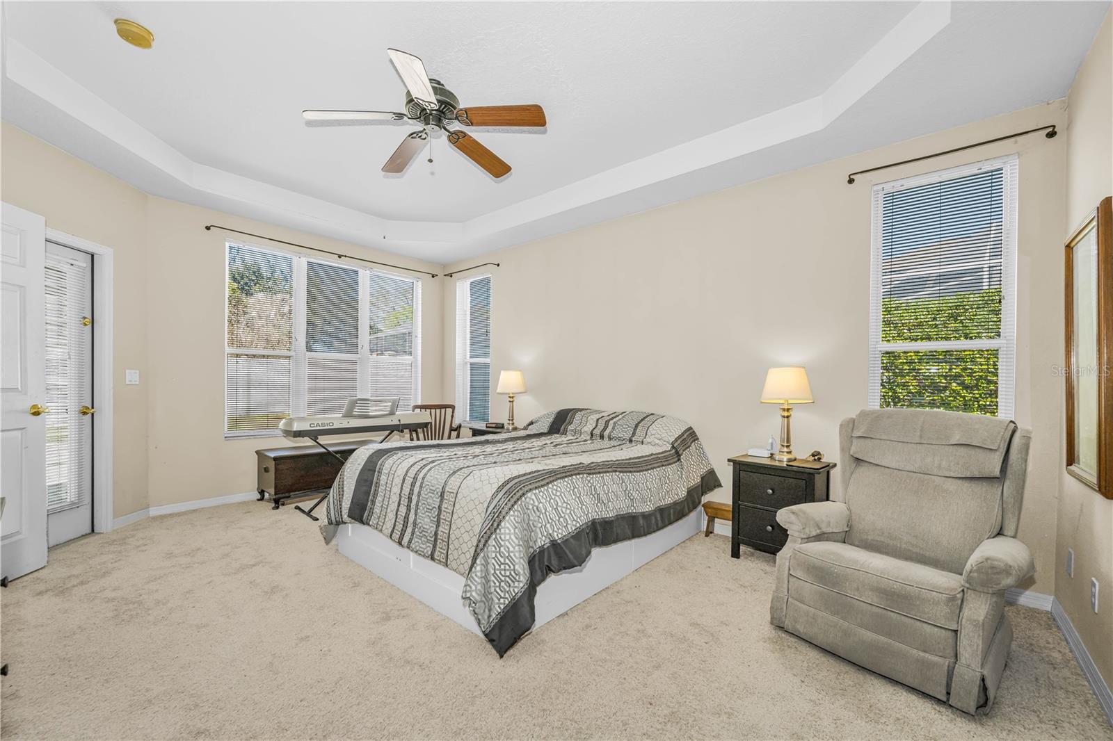 Listing photo id 18 for 2225 Longmore Circle