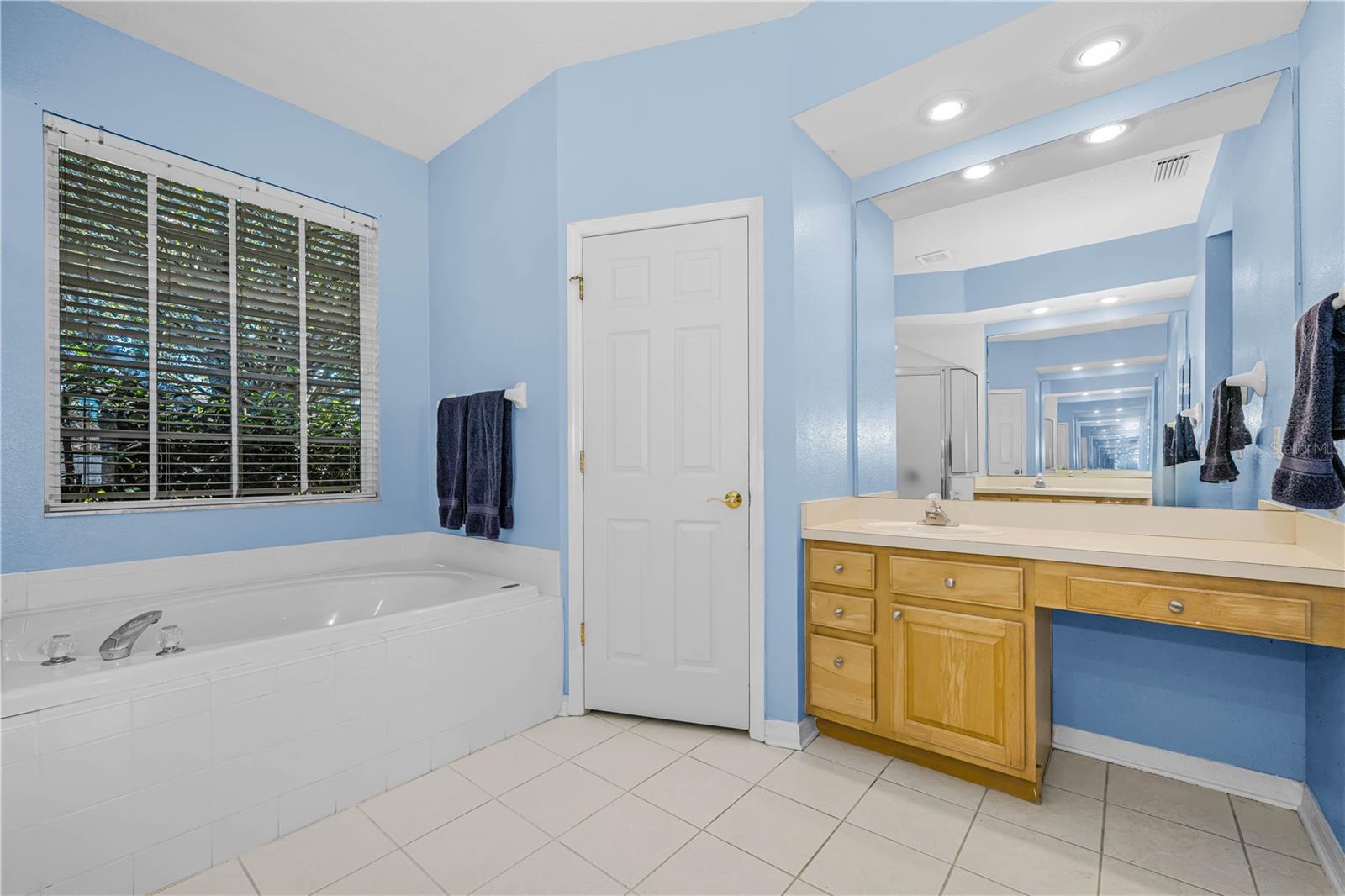 Listing photo id 22 for 2225 Longmore Circle