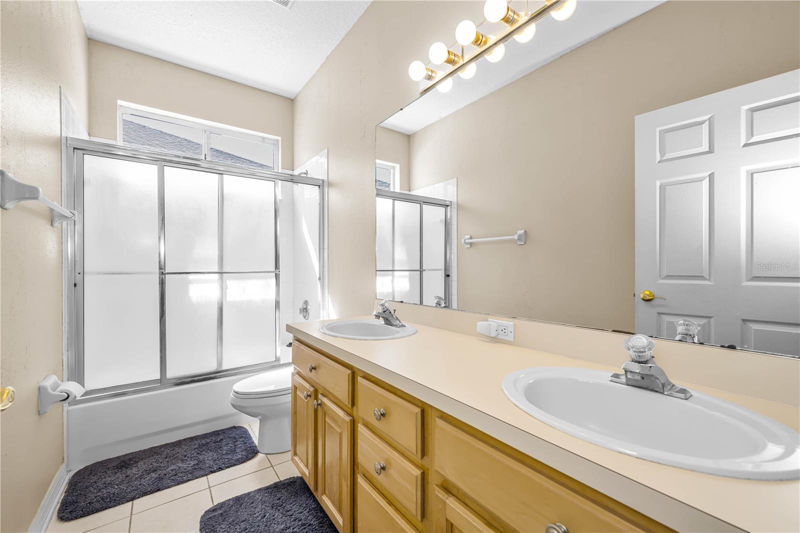 Listing photo id 29 for 2225 Longmore Circle