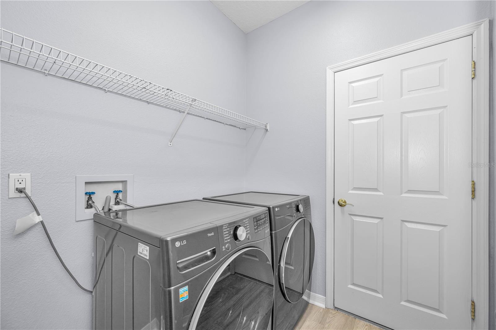 Listing photo id 32 for 2225 Longmore Circle