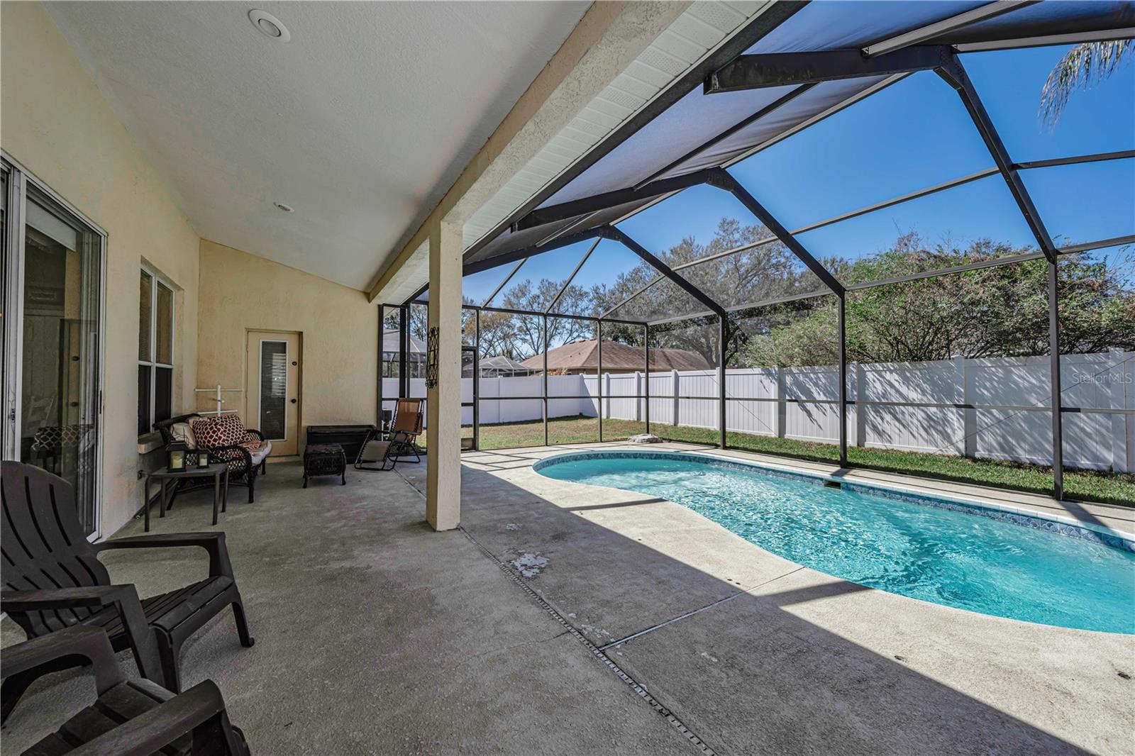 Listing photo id 33 for 2225 Longmore Circle