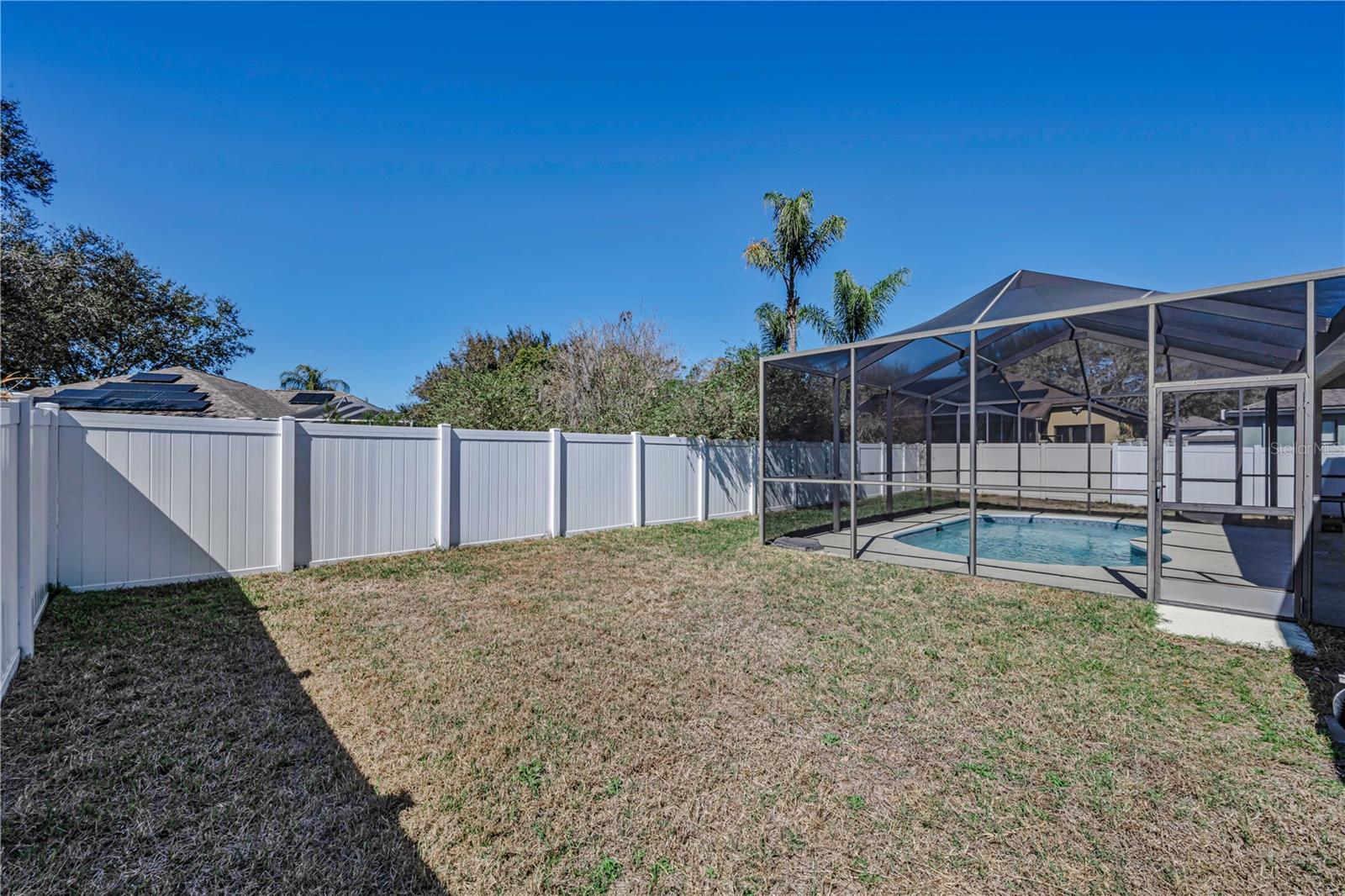 Listing photo id 35 for 2225 Longmore Circle