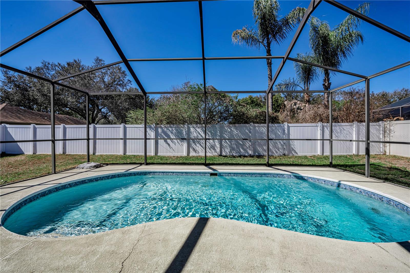 Listing photo id 2 for 2225 Longmore Circle