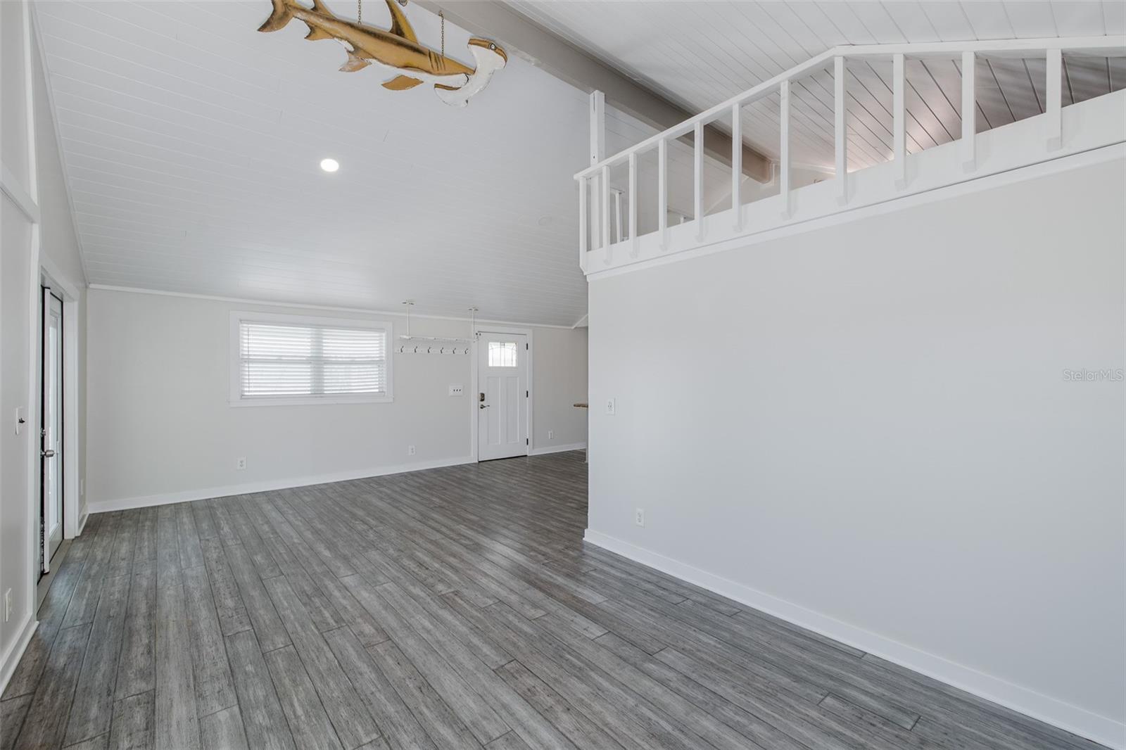 Image 12 of 70 For 14405 Birch Street