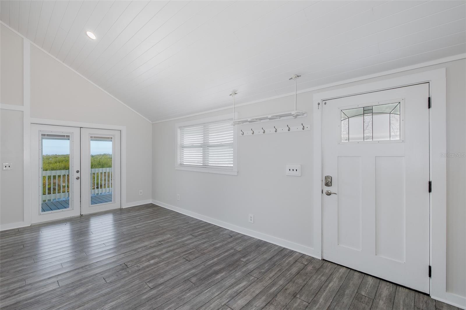 Image 16 of 70 For 14405 Birch Street