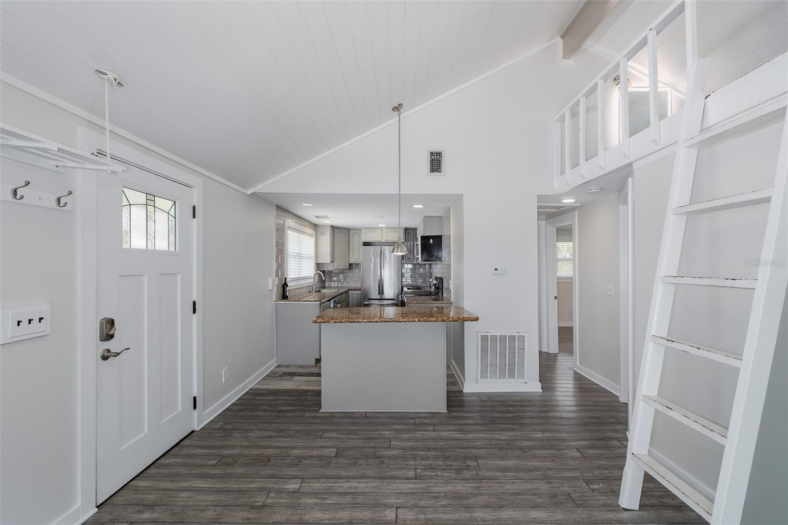 Image 17 of 70 For 14405 Birch Street