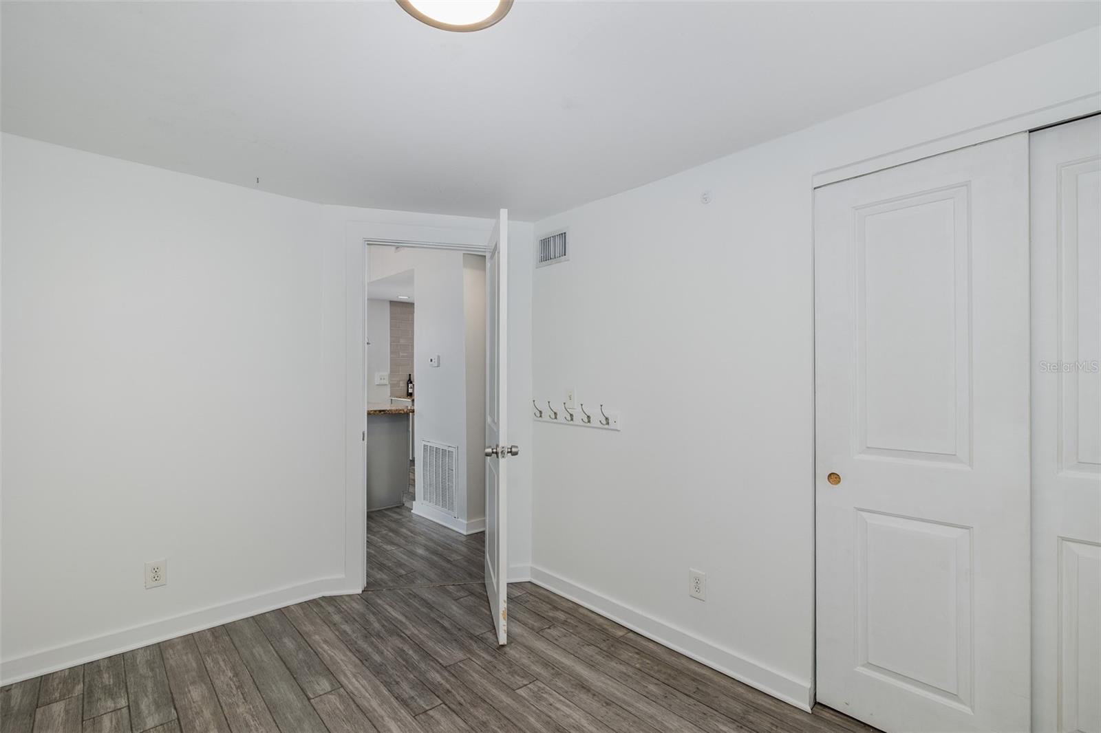 Image 26 of 70 For 14405 Birch Street