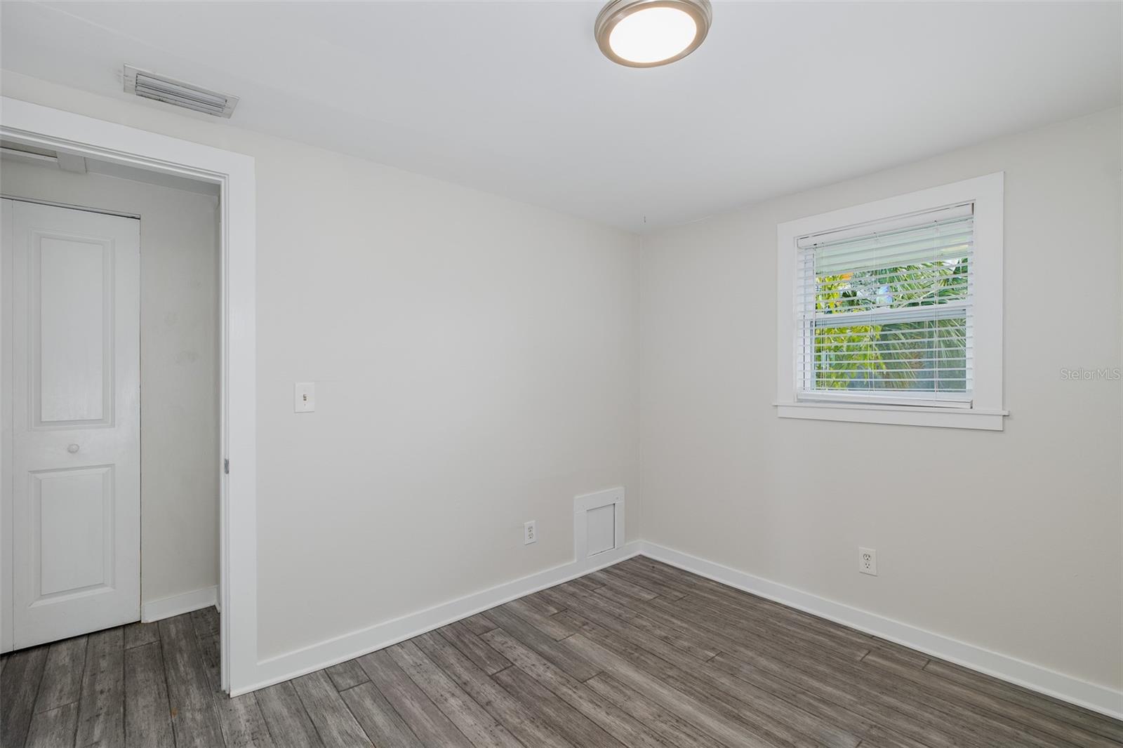 Image 27 of 70 For 14405 Birch Street