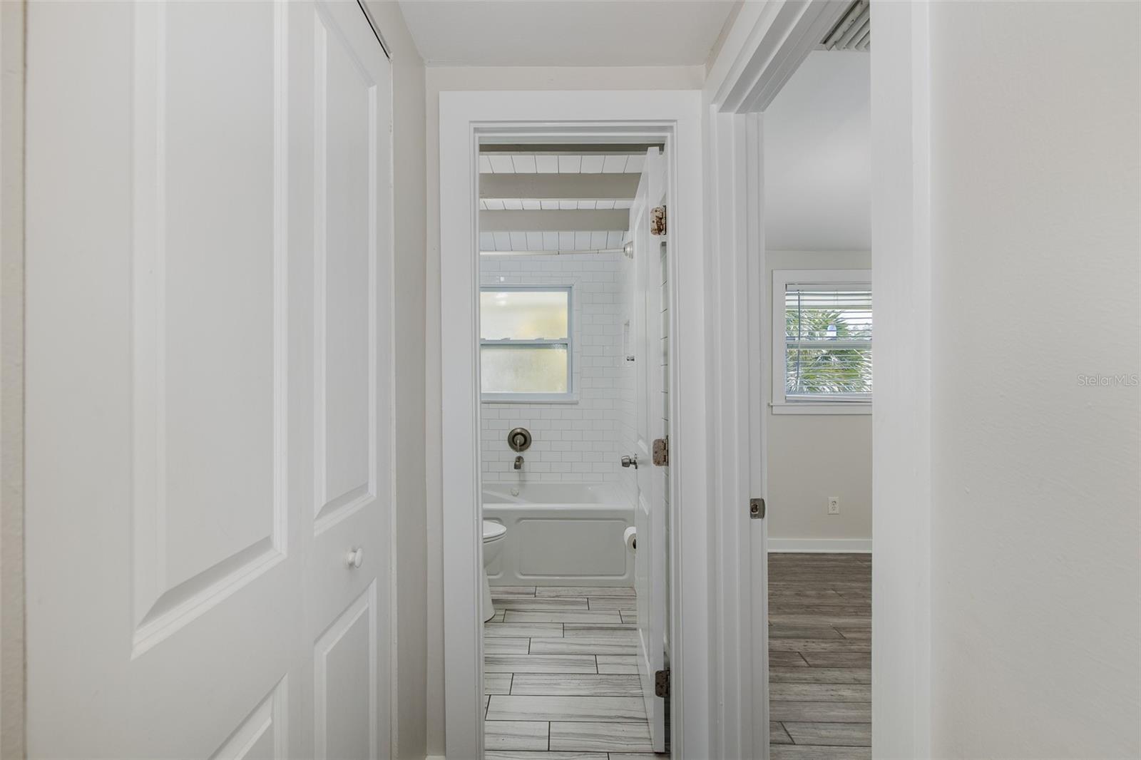 Image 28 of 70 For 14405 Birch Street