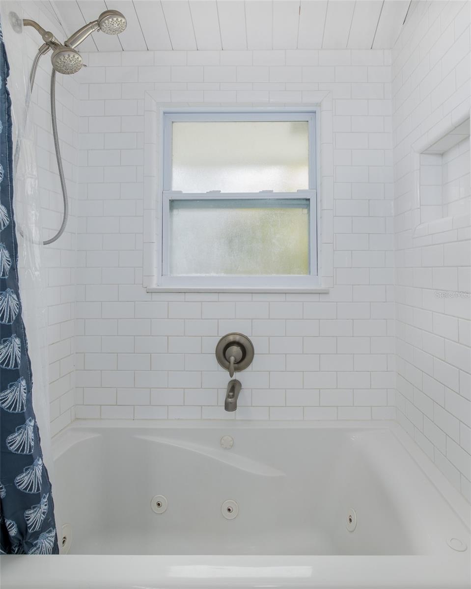 Image 31 of 70 For 14405 Birch Street