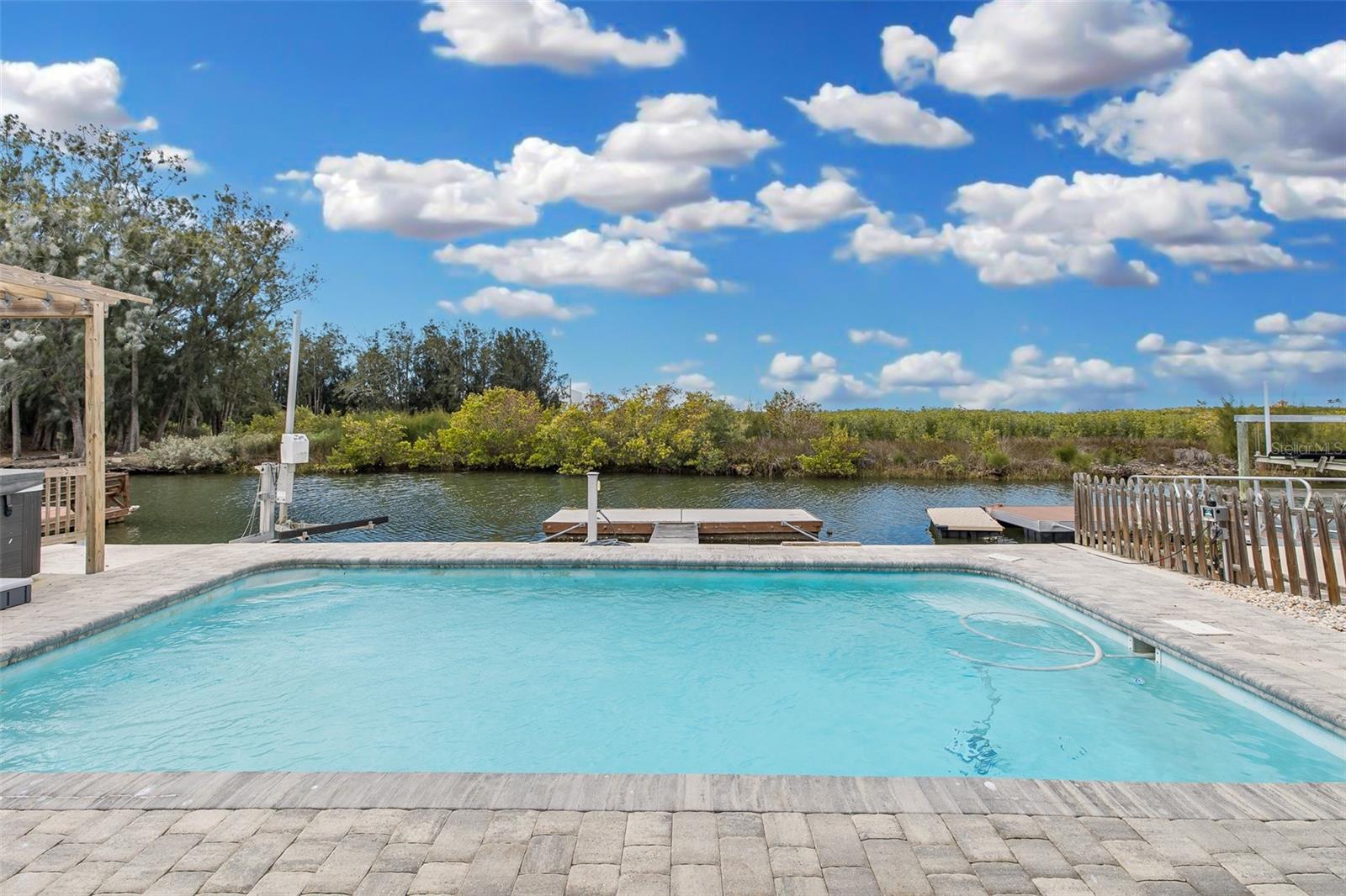 Image 4 of 70 For 14405 Birch Street