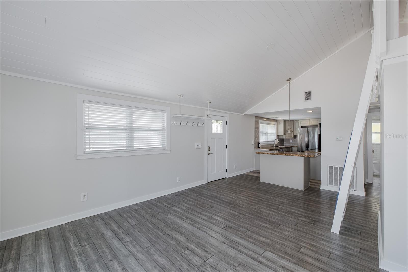 Image 9 of 70 For 14405 Birch Street