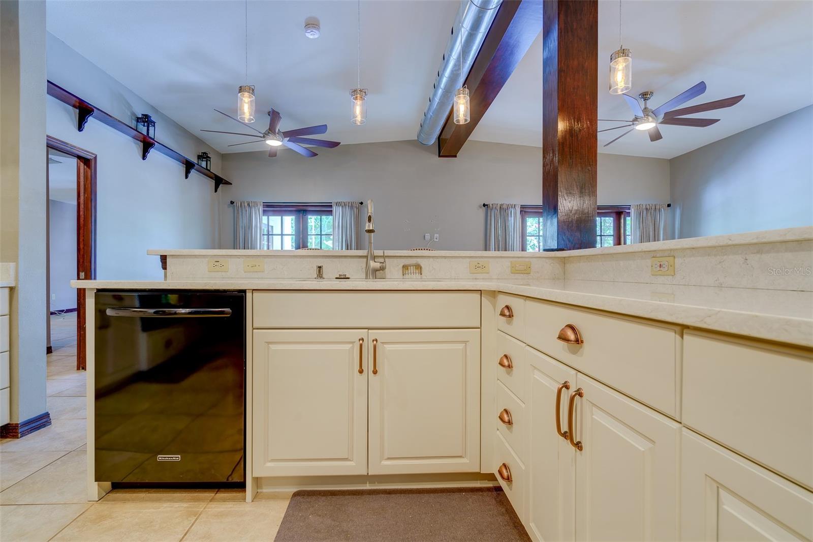 Image 11 of 47 For 215 Garden Circle