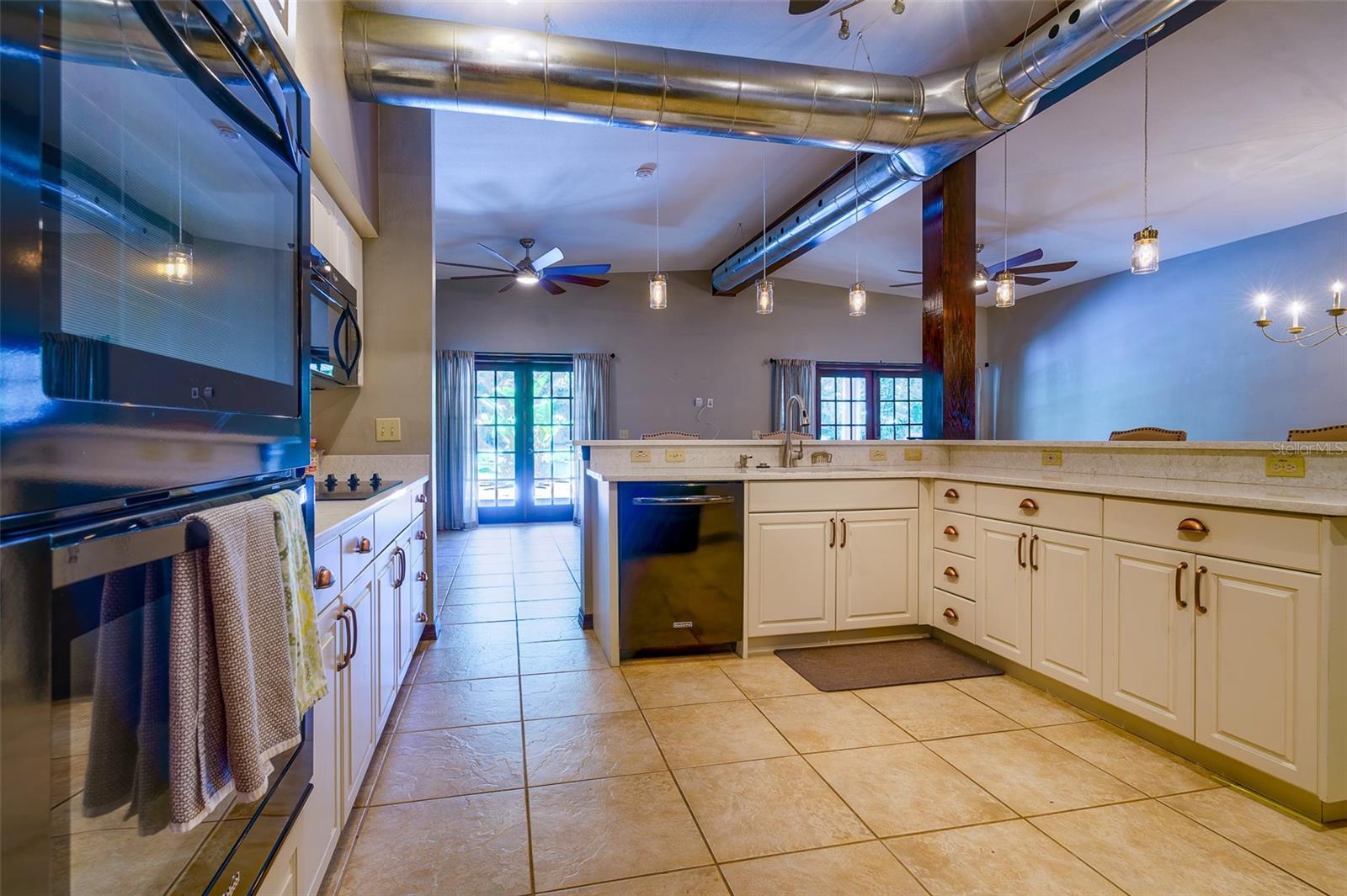 Image 12 of 47 For 215 Garden Circle