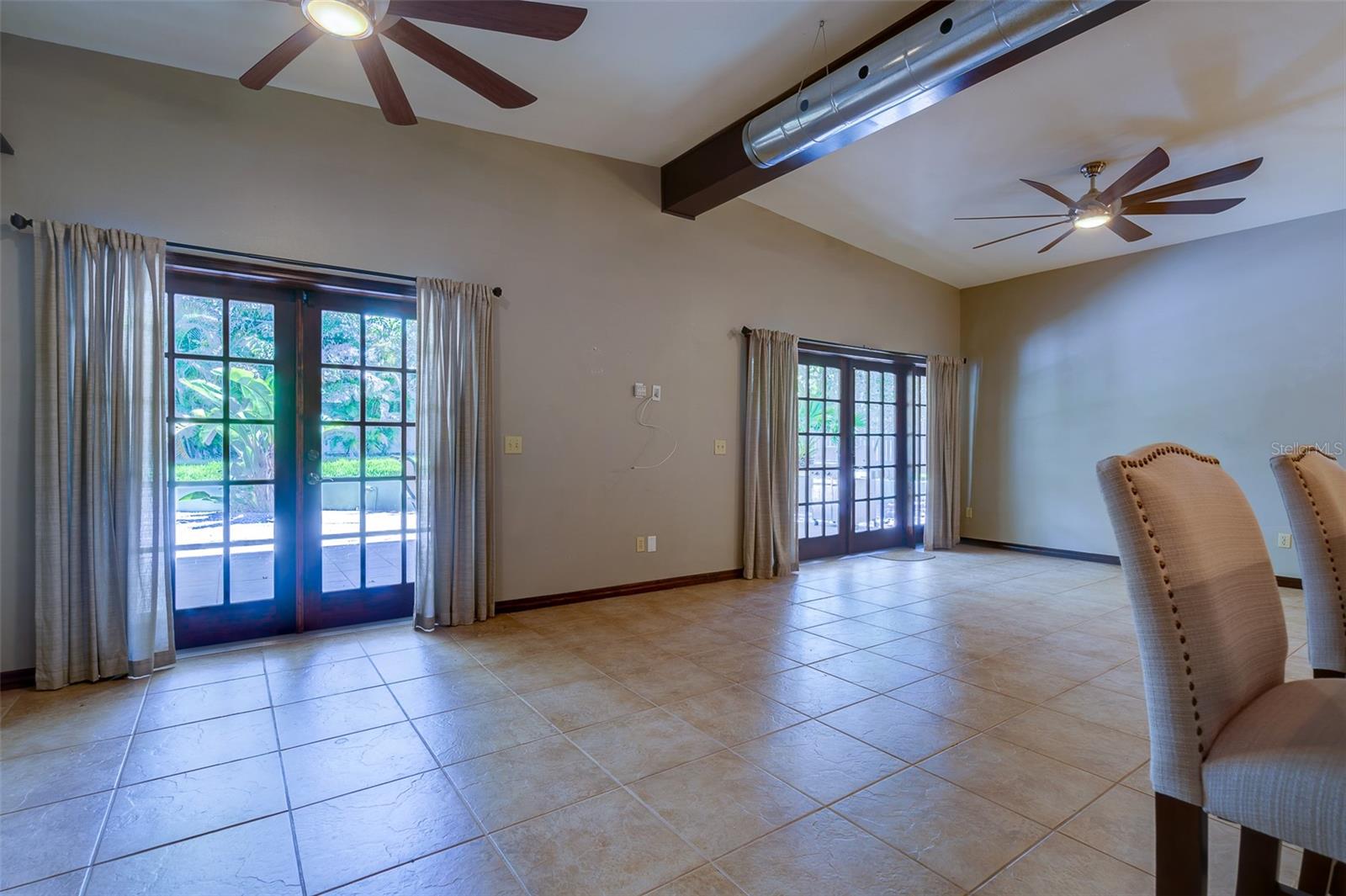 Image 13 of 47 For 215 Garden Circle