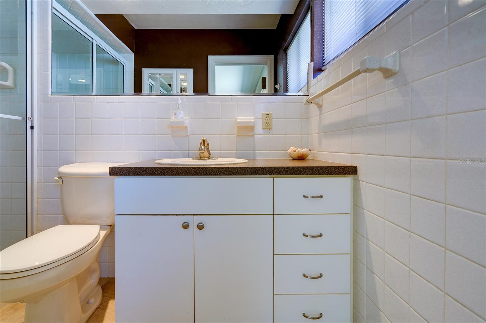 Image 17 of 47 For 215 Garden Circle