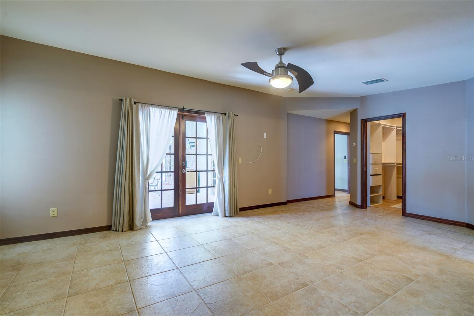 Image 27 of 47 For 215 Garden Circle