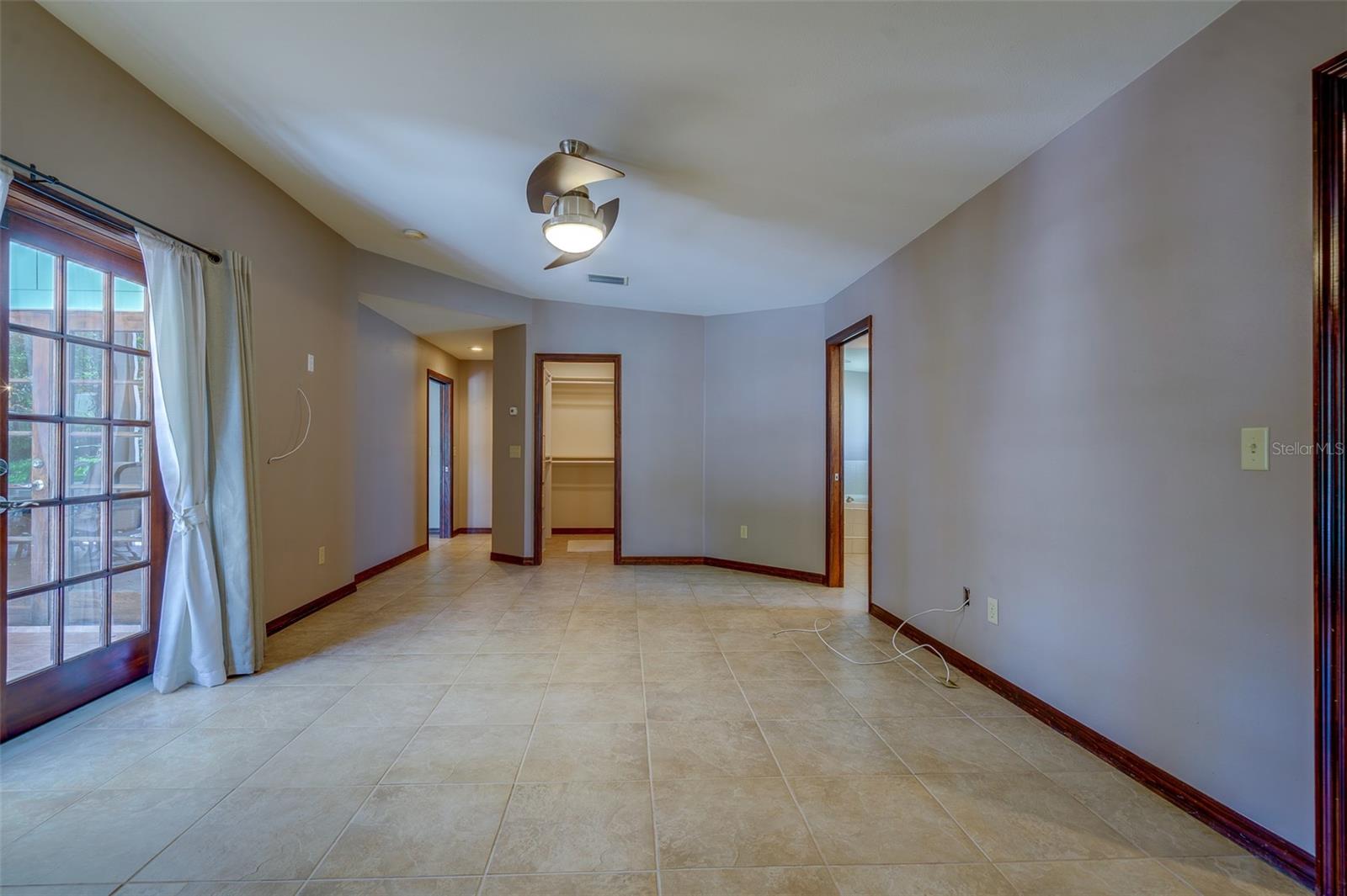 Image 28 of 47 For 215 Garden Circle