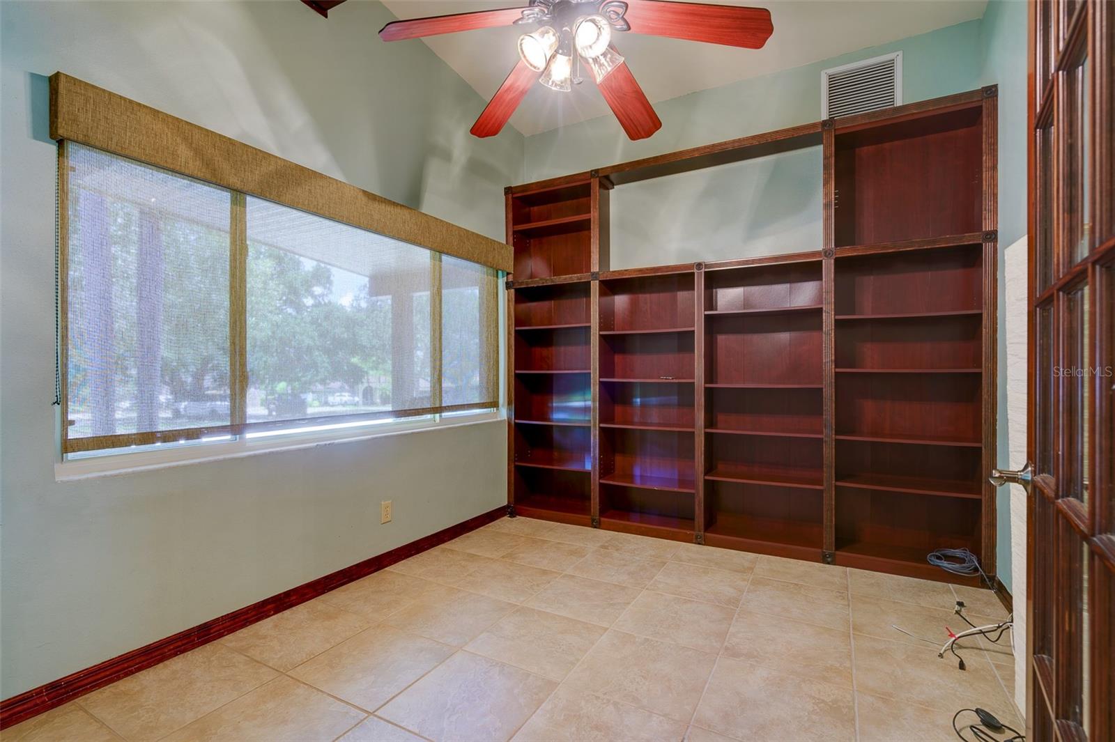 Image 30 of 47 For 215 Garden Circle