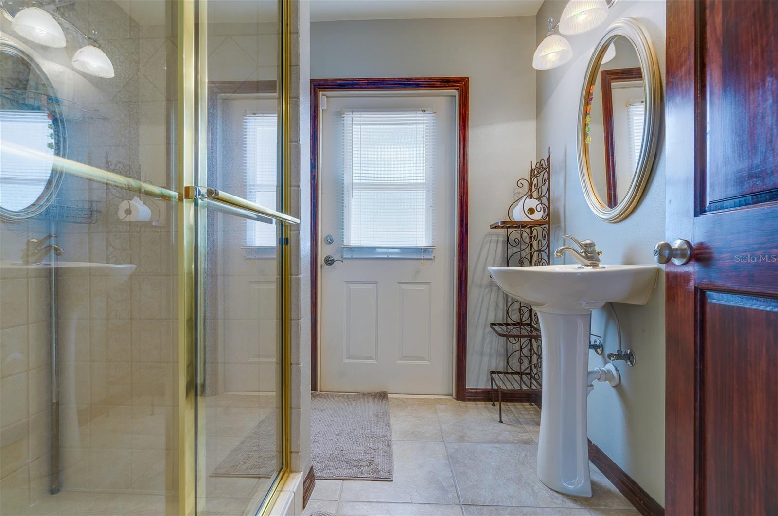 Image 34 of 47 For 215 Garden Circle