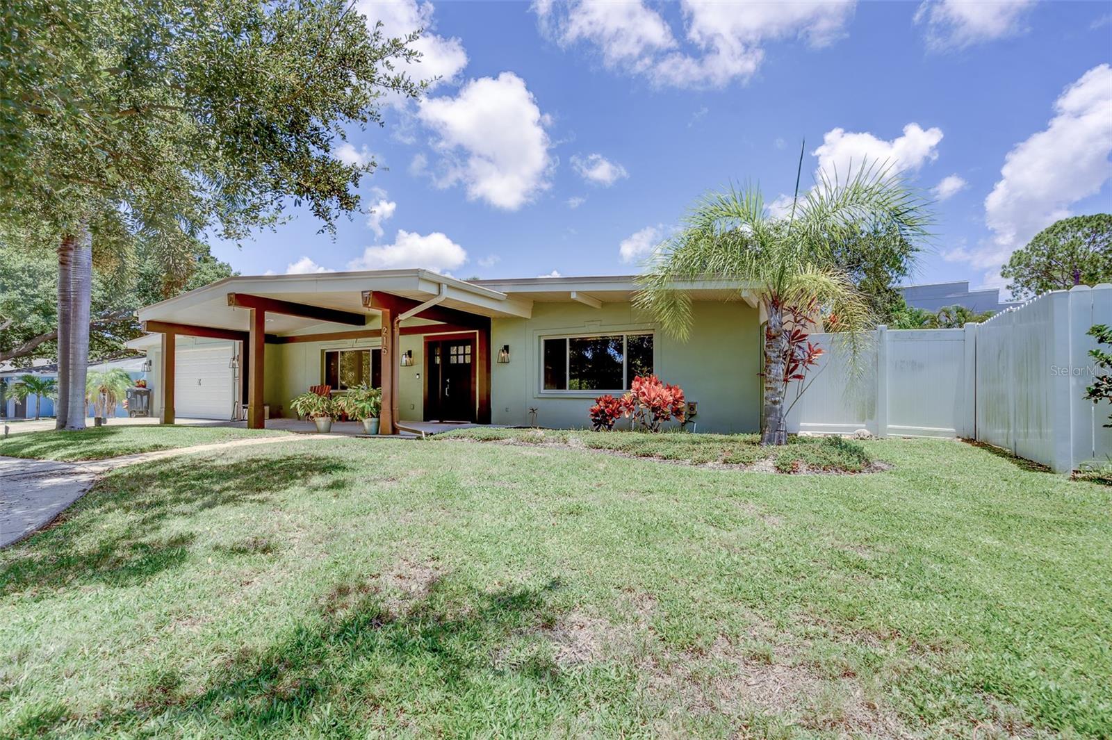 Image 4 of 47 For 215 Garden Circle