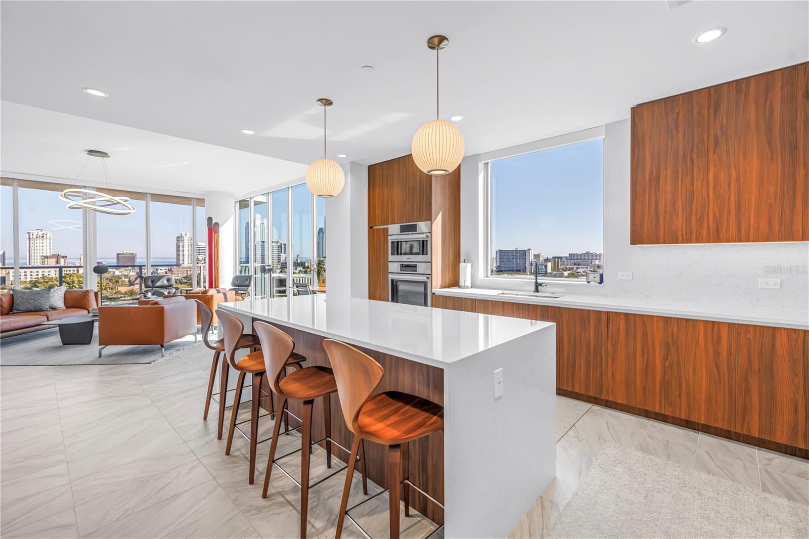 Listing photo id 8 for 777 3rd Avenue N 1205