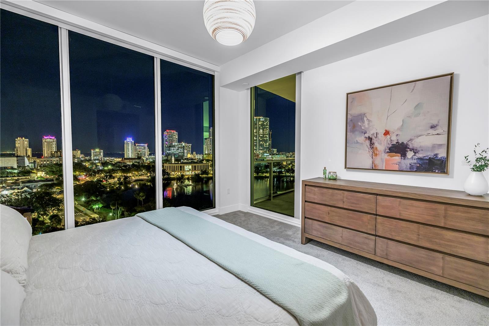 Listing photo id 24 for 777 3rd Avenue N 1205