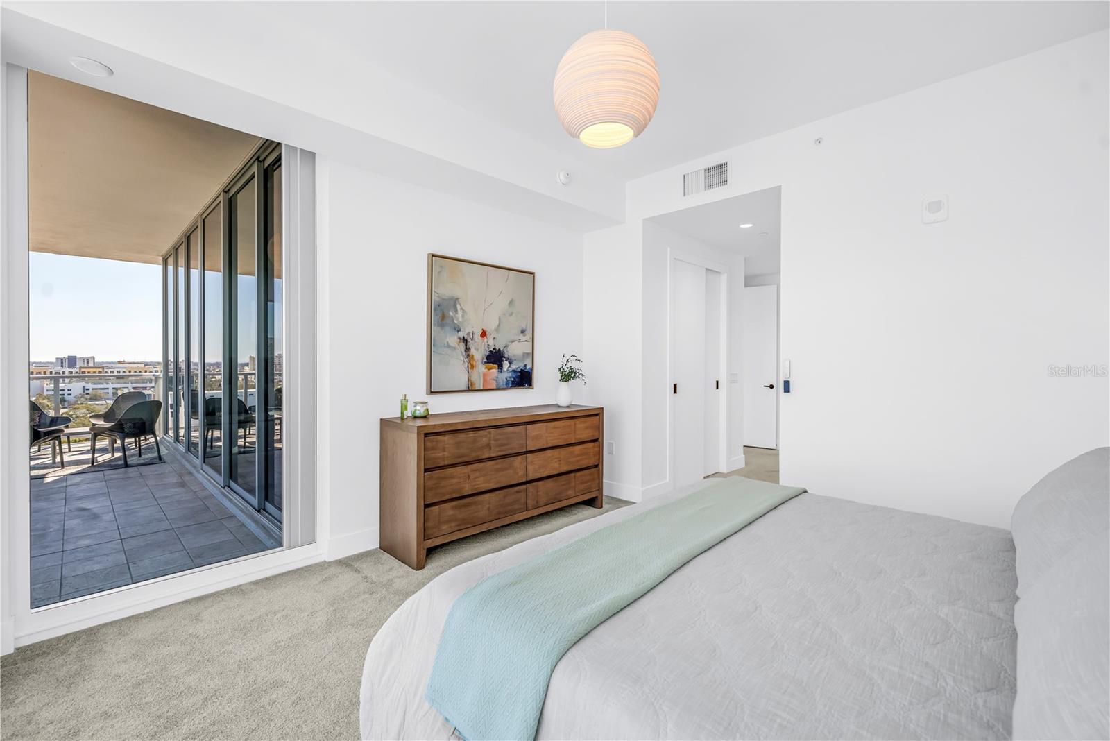 Listing photo id 25 for 777 3rd Avenue N 1205