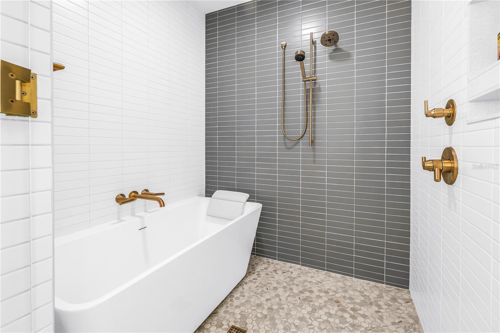 Listing photo id 30 for 777 3rd Avenue N 1205