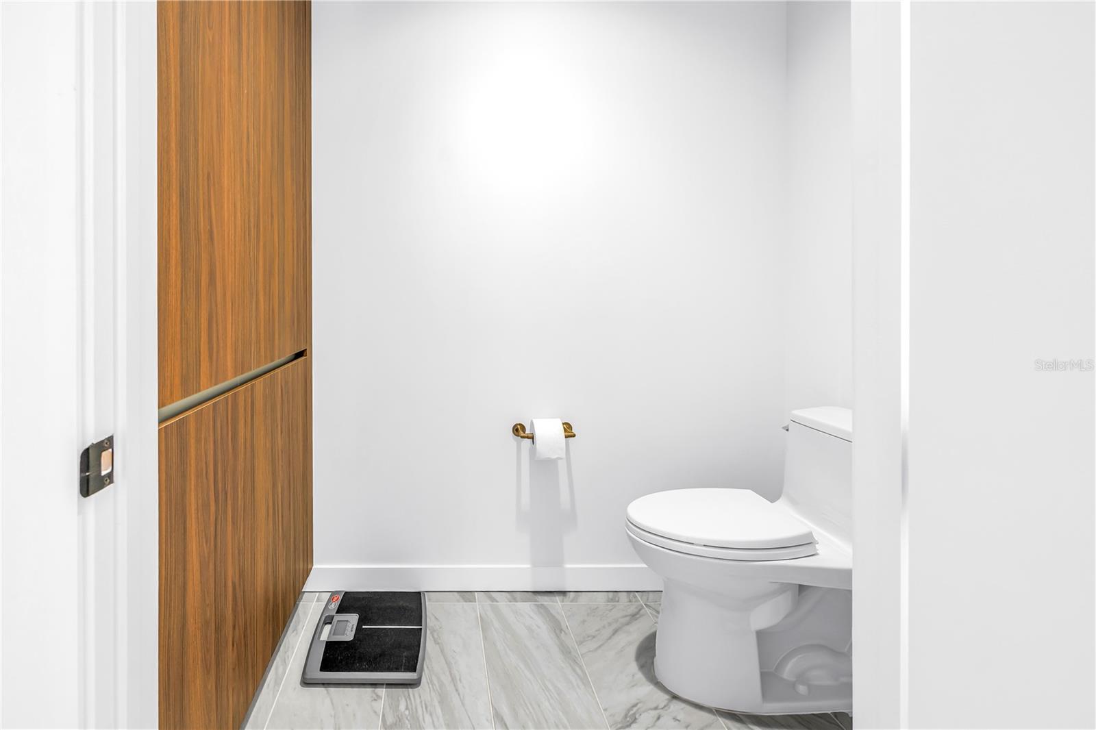 Listing photo id 31 for 777 3rd Avenue N 1205