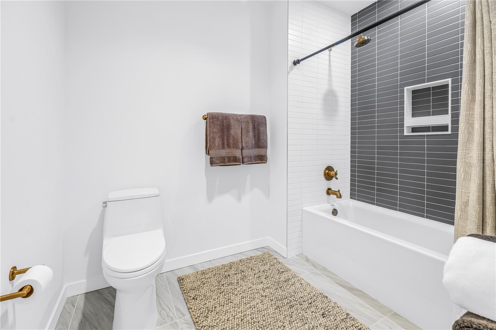 Listing photo id 36 for 777 3rd Avenue N 1205