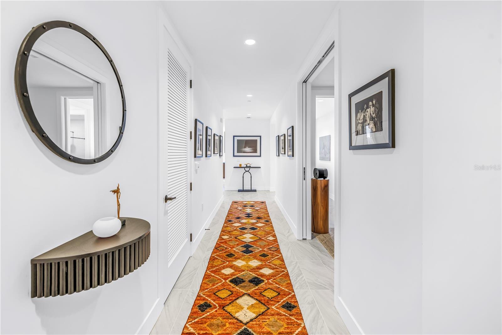 Listing photo id 3 for 777 3rd Avenue N 1205