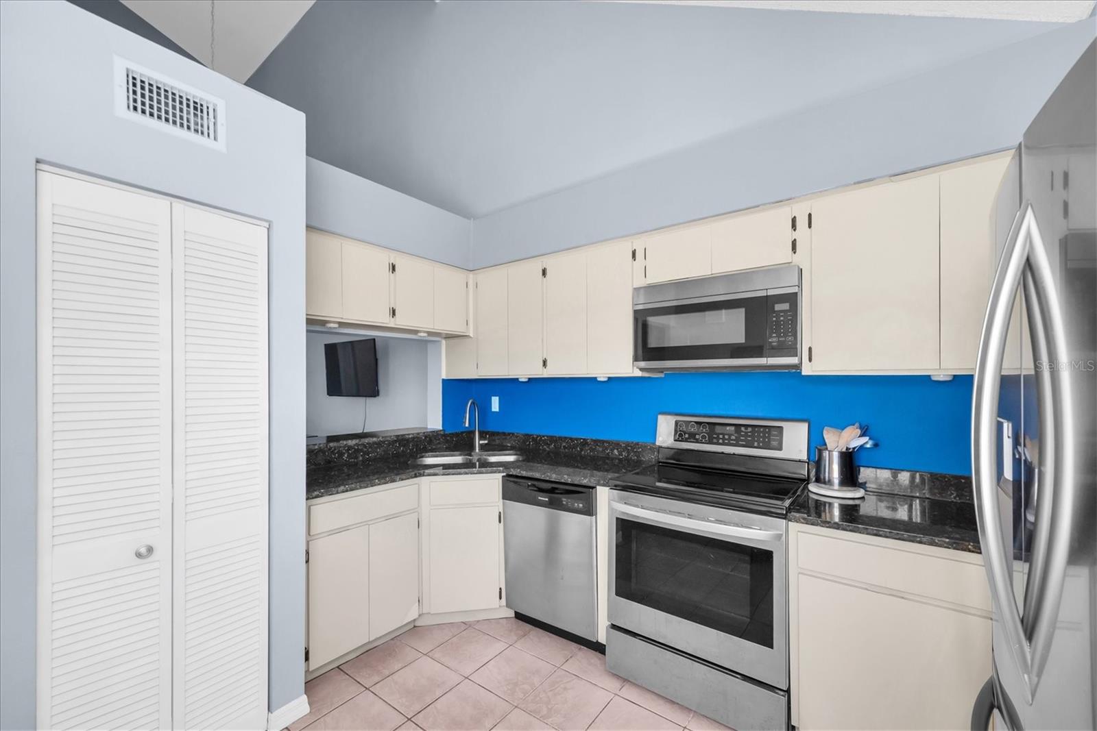 Image 10 of 48 For 6931 Stones Throw Circle N 5302