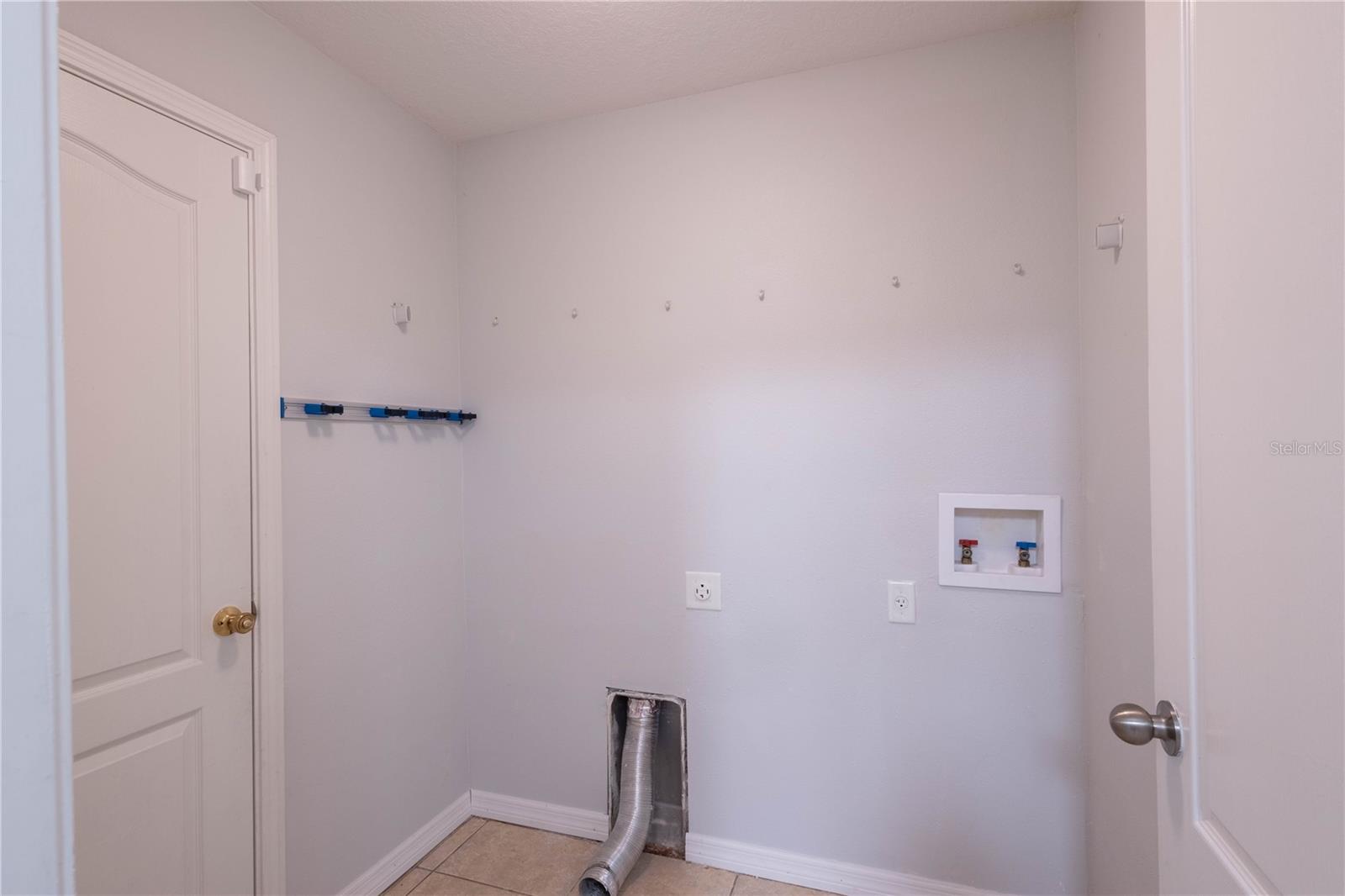 Image 12 of 40 For 8022 Alamosa Wood Avenue