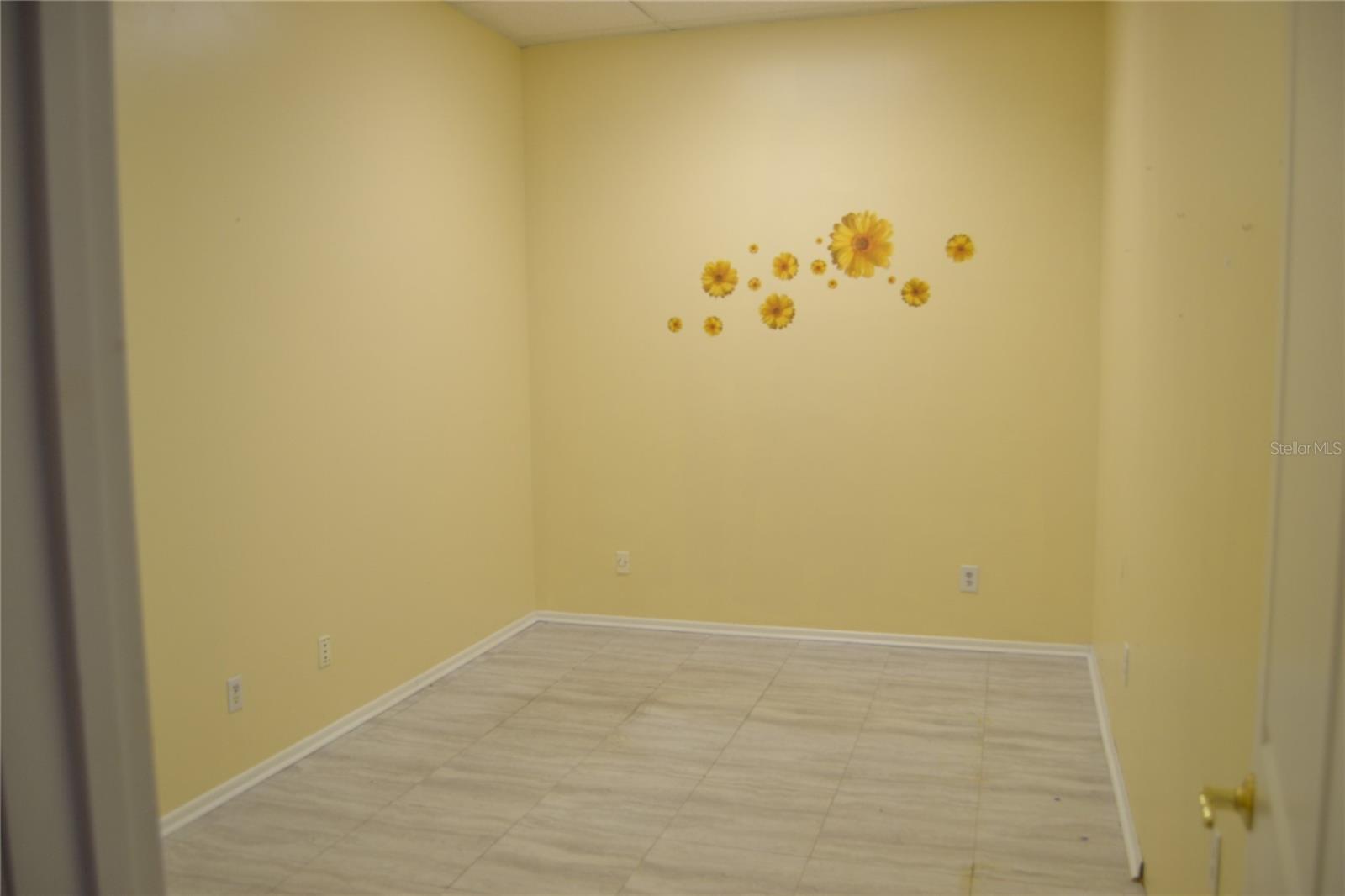 Image 5 of 15 For 2288 Commercial Way