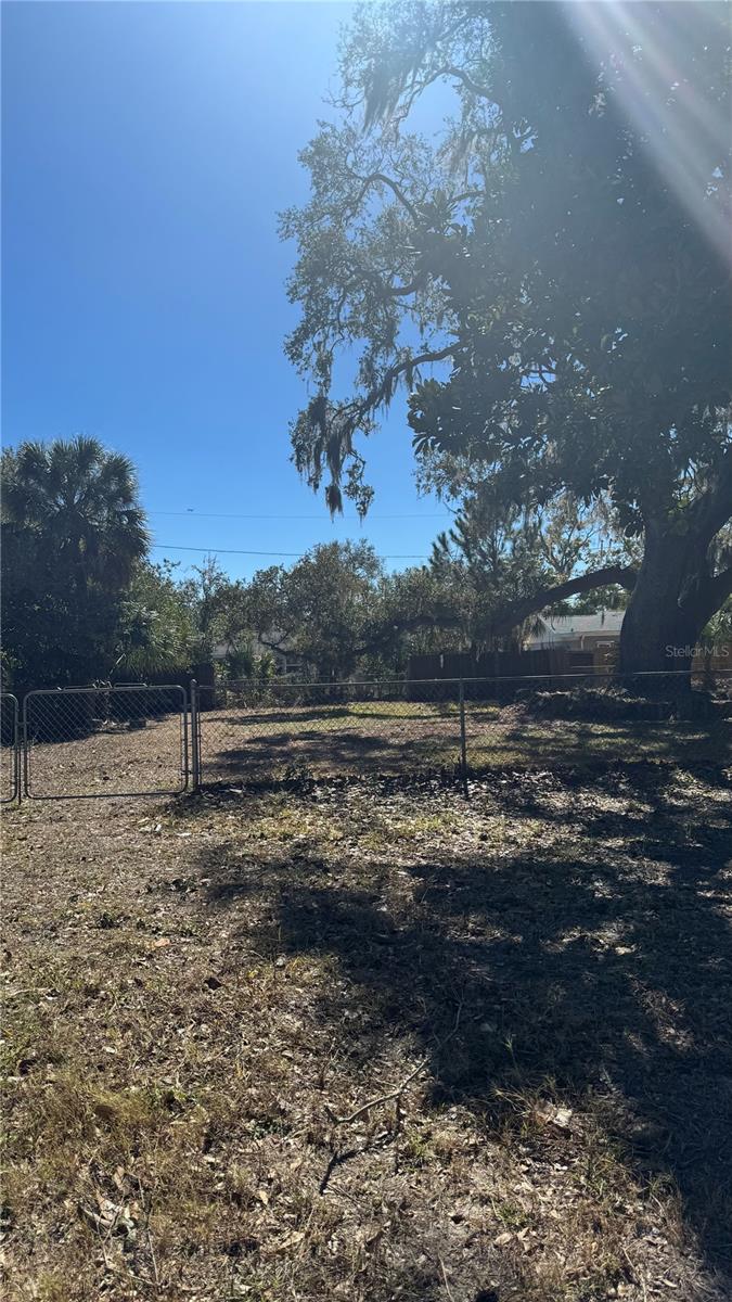 Image 4 of 9 For 5 St S 