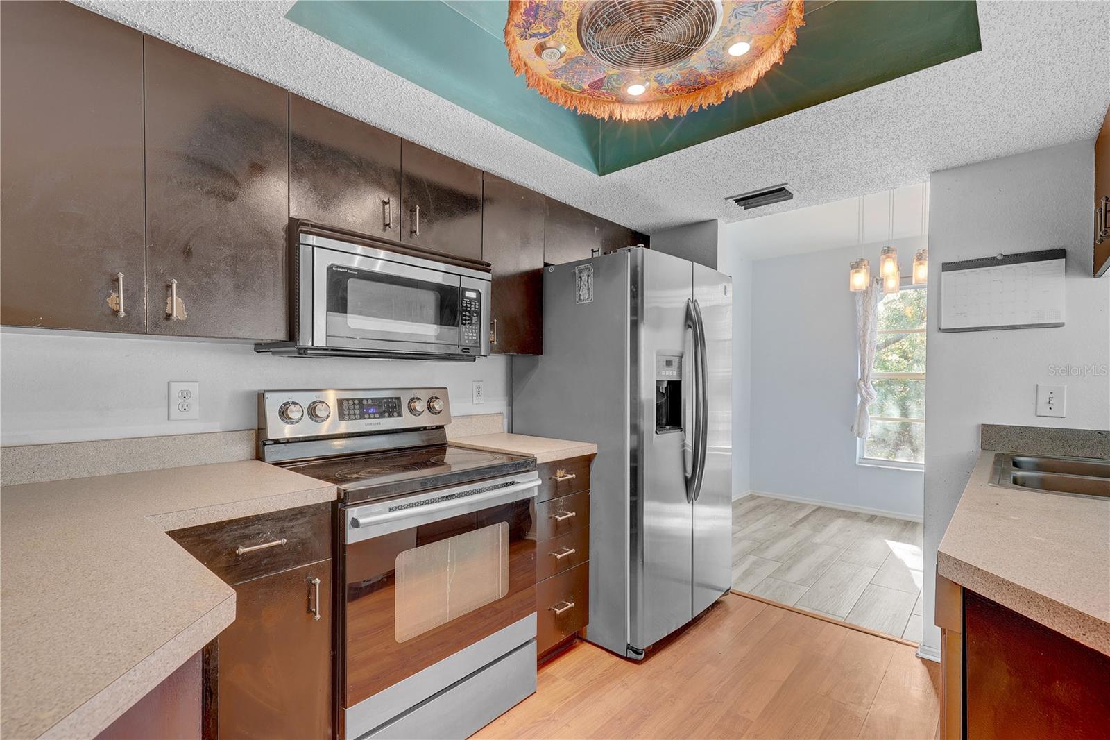 Listing photo id 9 for 8849 Richmond Street