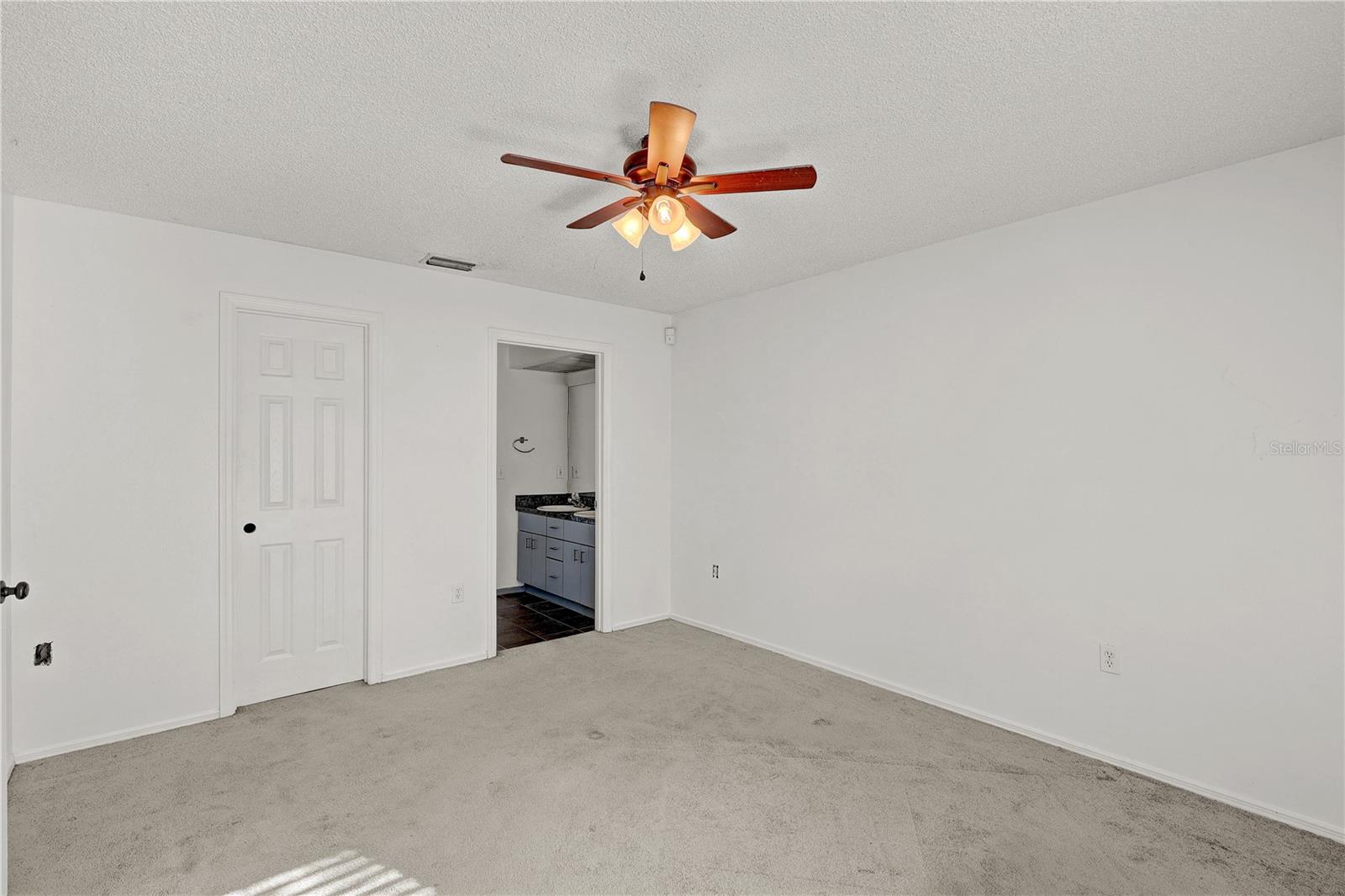 Listing photo id 10 for 8849 Richmond Street