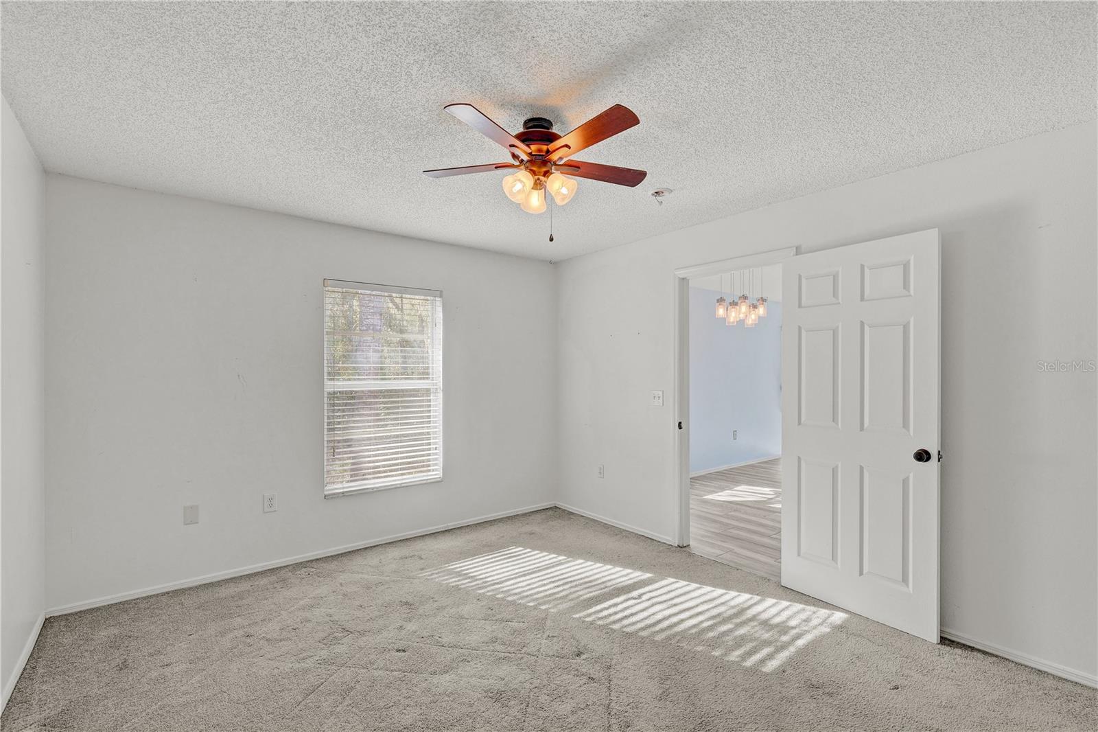 Listing photo id 11 for 8849 Richmond Street