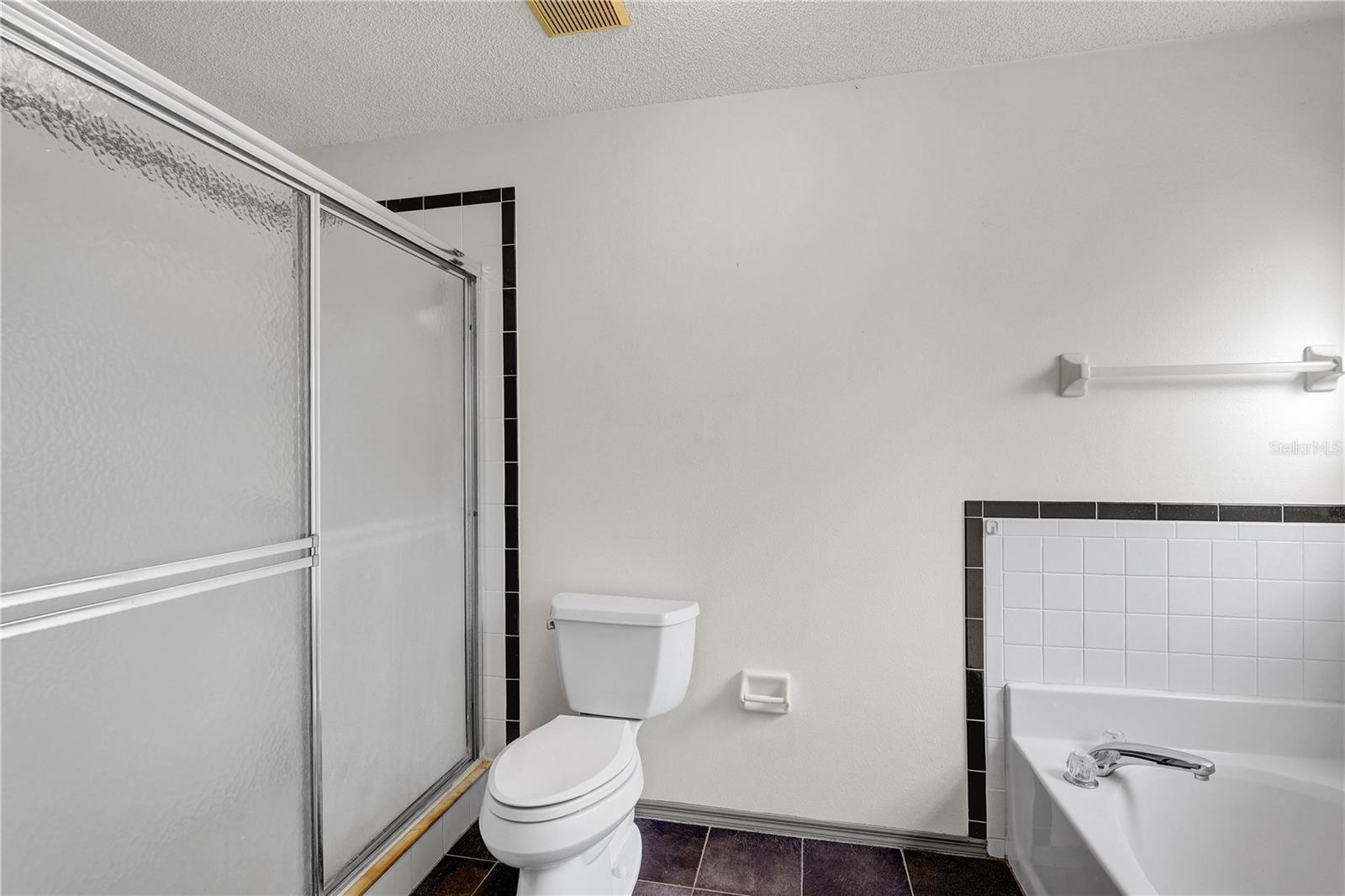 Listing photo id 14 for 8849 Richmond Street