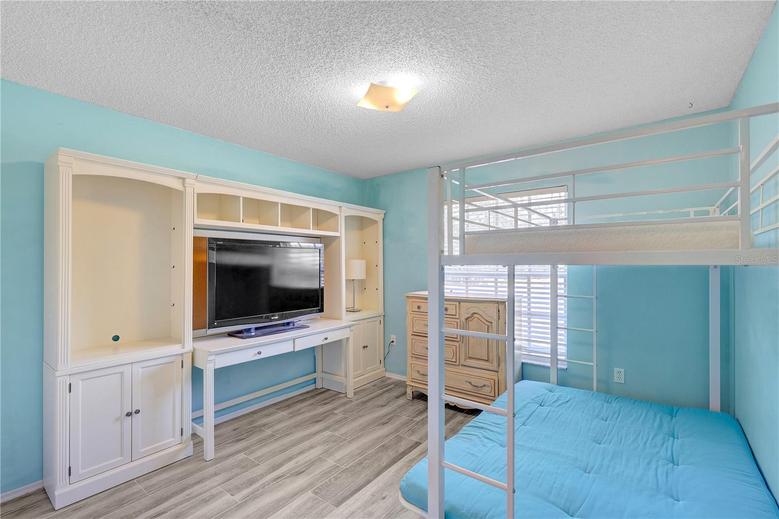 Listing photo id 16 for 8849 Richmond Street