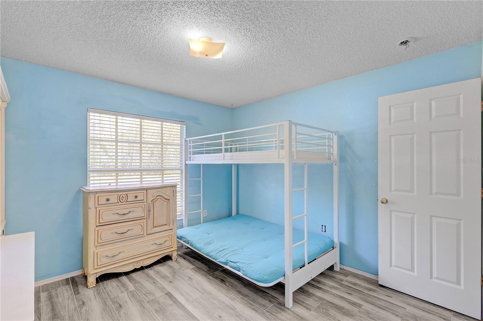 Listing photo id 17 for 8849 Richmond Street