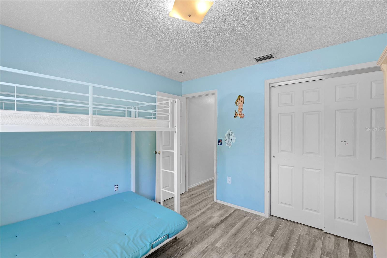 Listing photo id 18 for 8849 Richmond Street