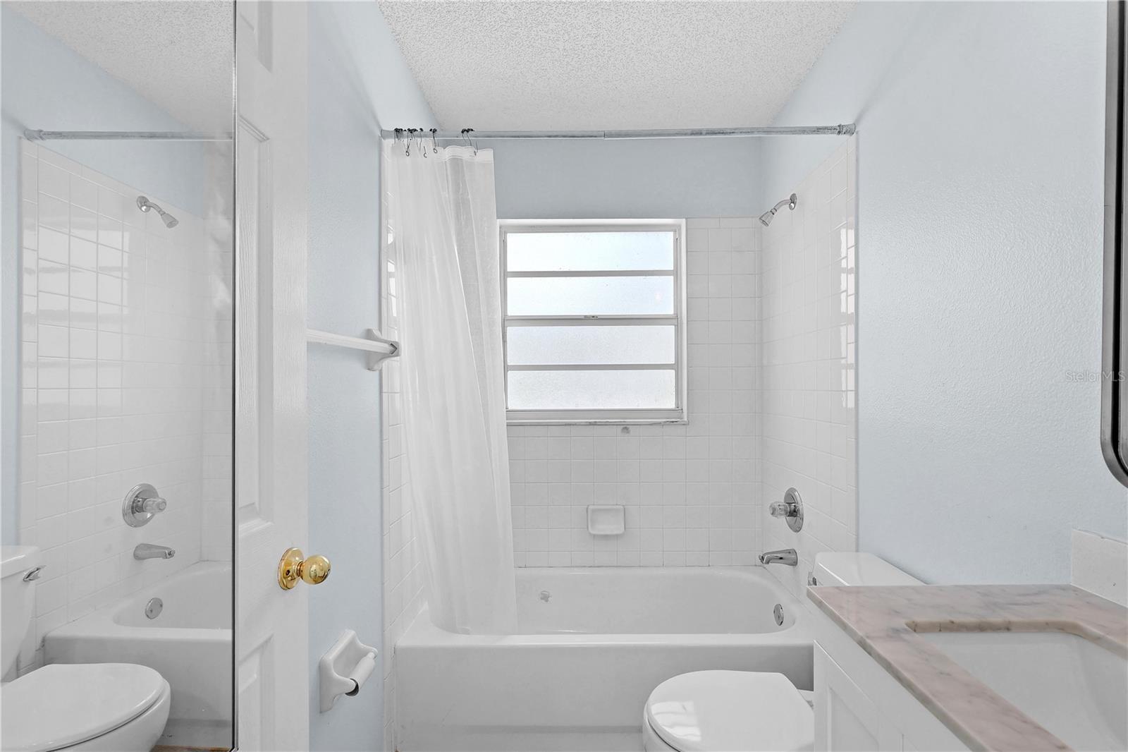 Listing photo id 19 for 8849 Richmond Street