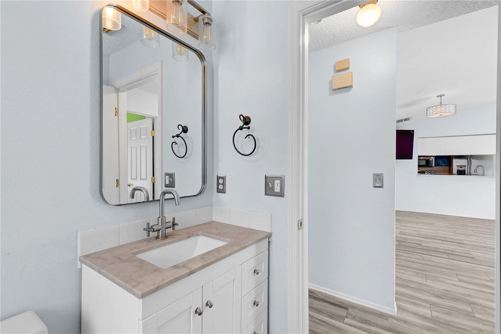 Listing photo id 20 for 8849 Richmond Street